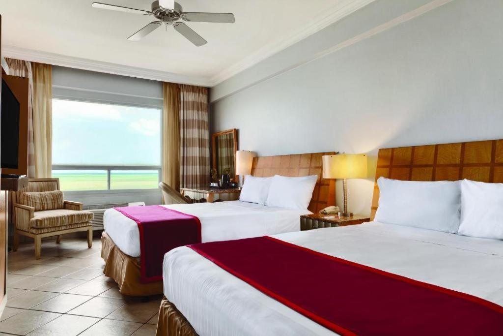 Ramada By Wyndham Princess Belize City Cidade de Belize Exterior foto